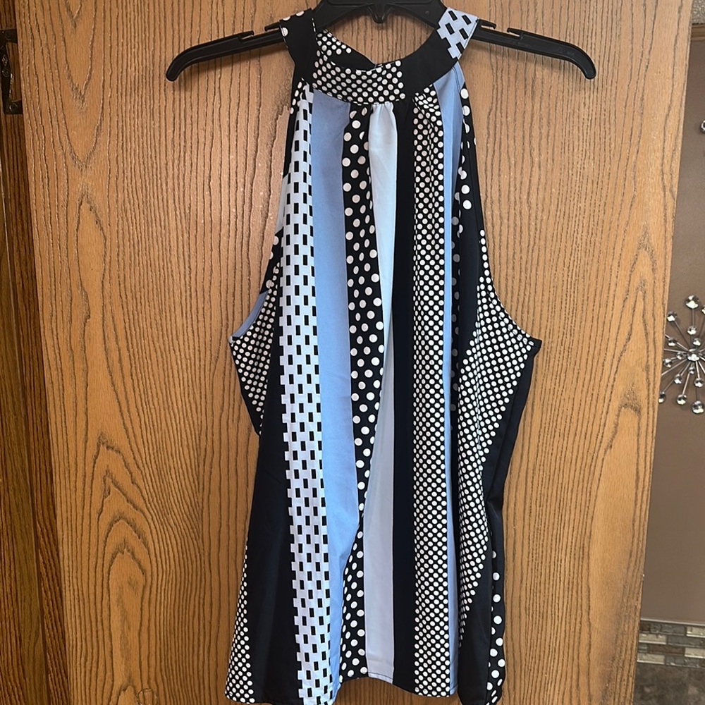 SHEIN Black and White Asymmetrical Sleeveless Tank Top